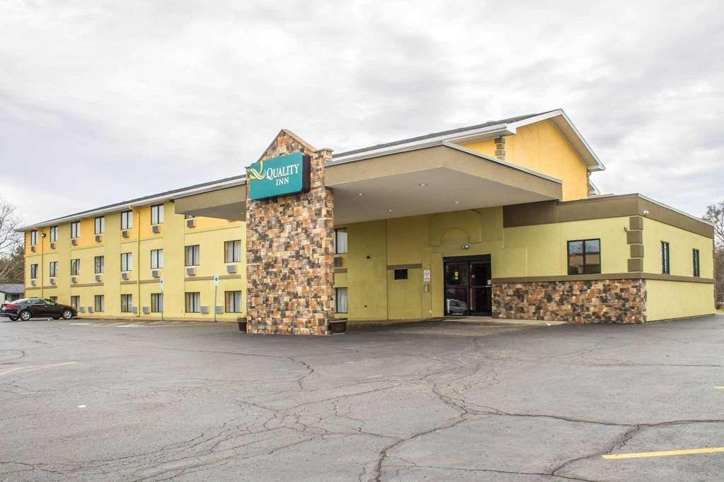 Quality Inn Hall Of Fame Canton Exterior photo