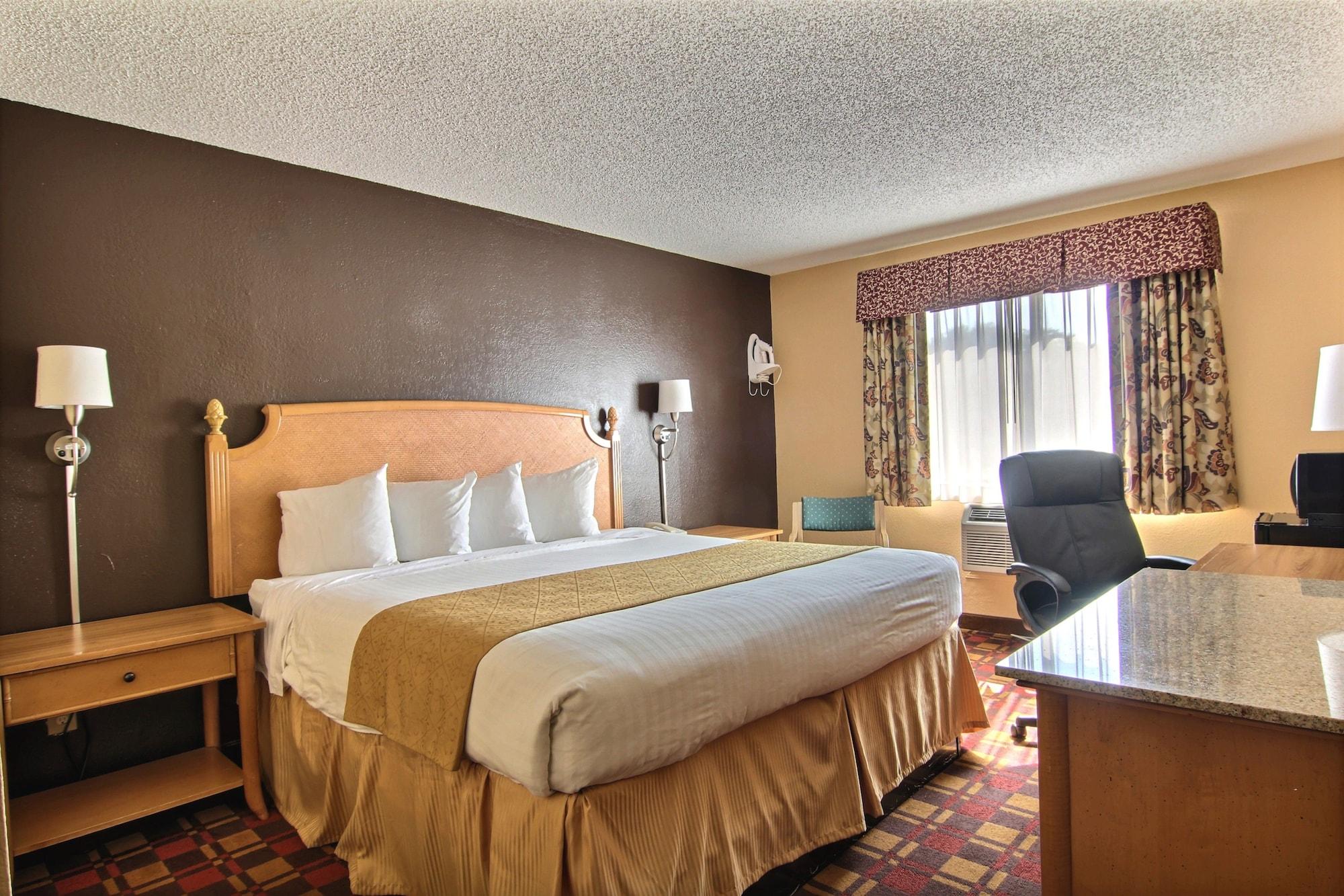 Quality Inn Hall Of Fame Canton Exterior photo