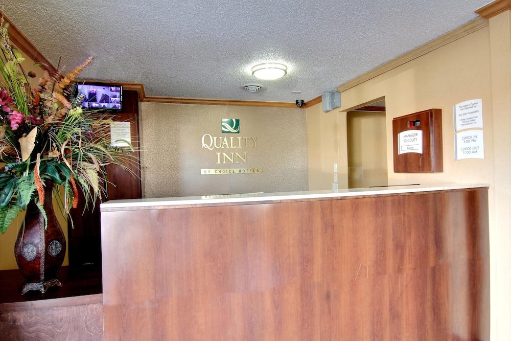 Quality Inn Hall Of Fame Canton Exterior photo