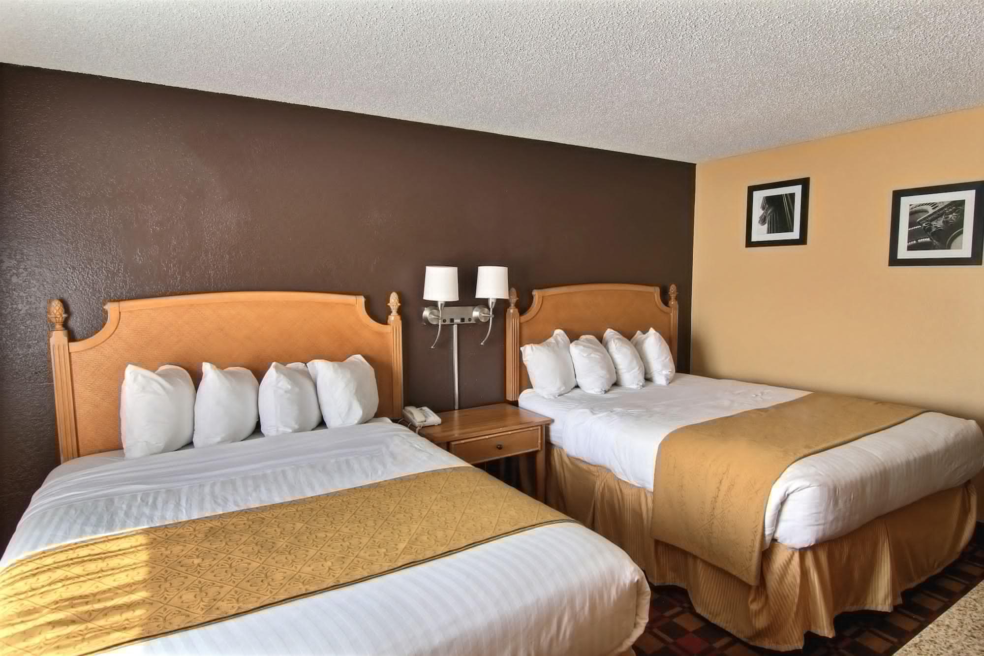 Quality Inn Hall Of Fame Canton Exterior photo