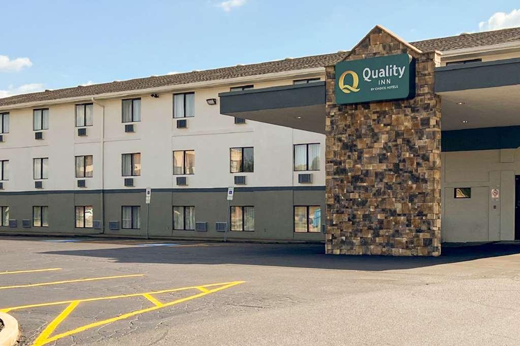 Quality Inn Hall Of Fame Canton Exterior photo