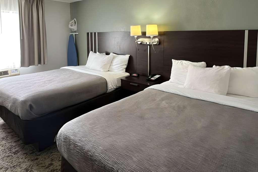 Quality Inn Hall Of Fame Canton Room photo