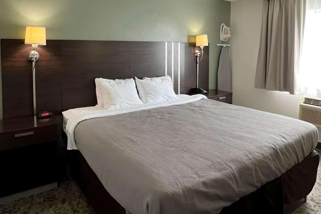 Quality Inn Hall Of Fame Canton Room photo