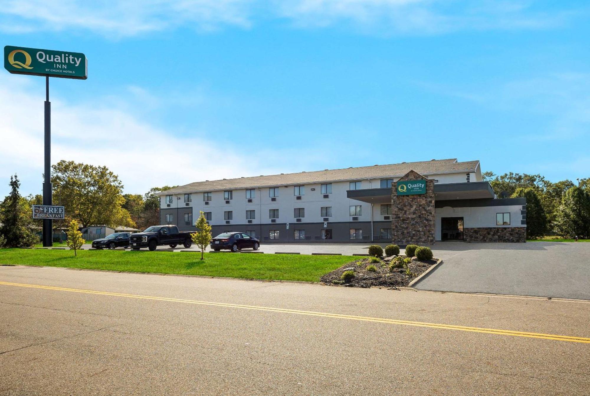 Quality Inn Hall Of Fame Canton Exterior photo