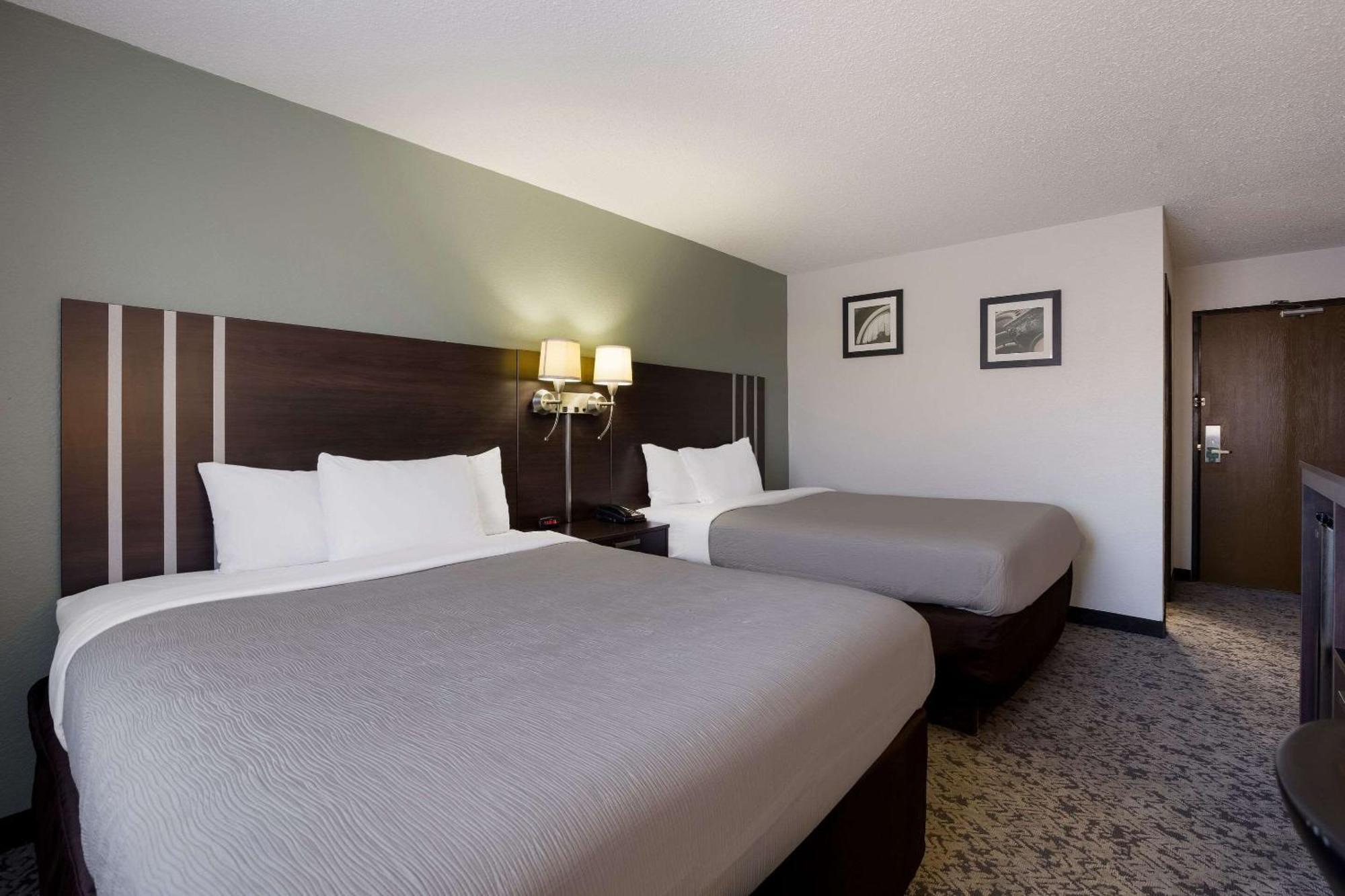Quality Inn Hall Of Fame Canton Exterior photo